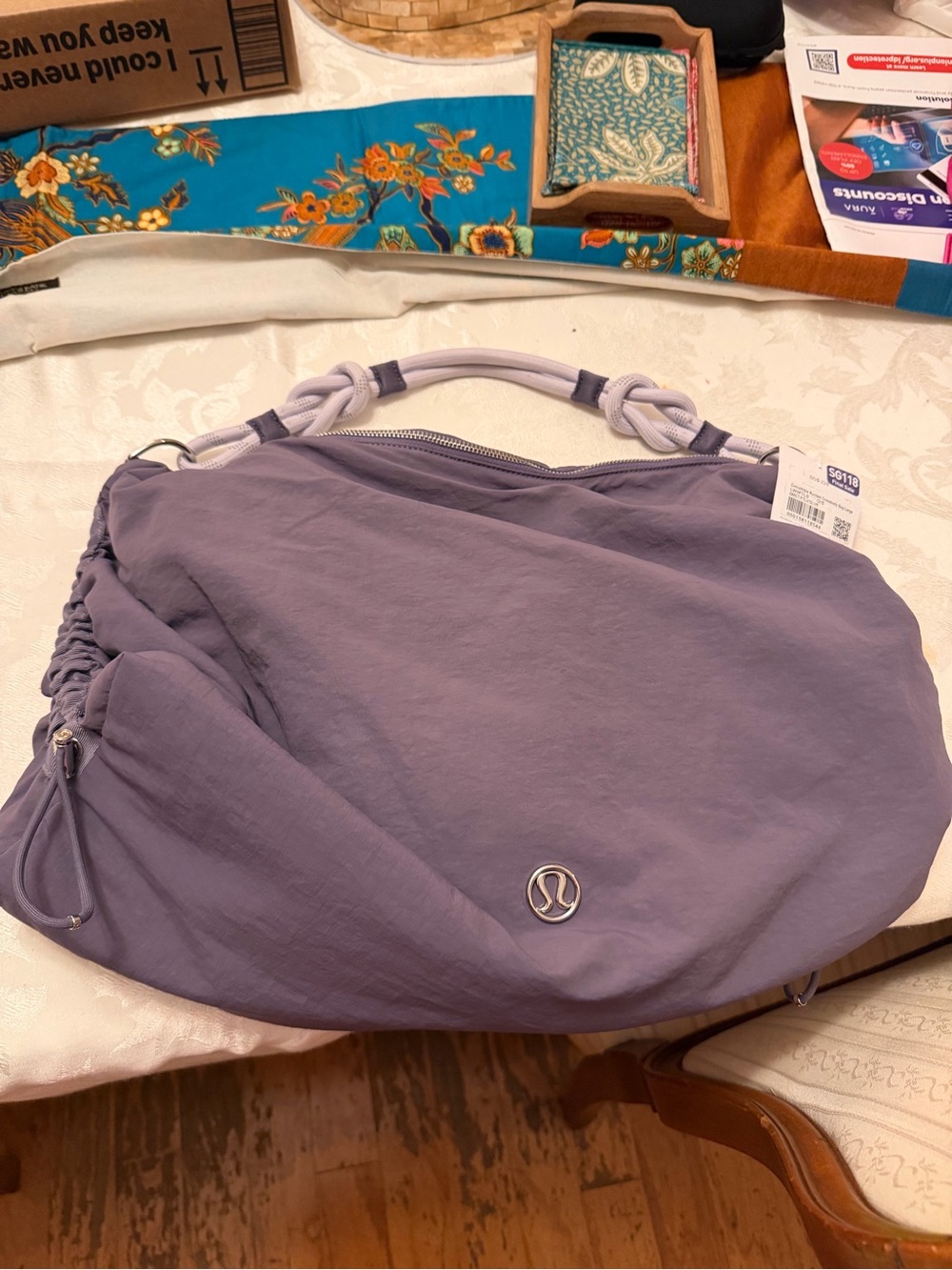 UNICORN PURPLE SUPER RARE COLOR Lululemon convertible ruched large crossbody bag - Picture 4 of 15